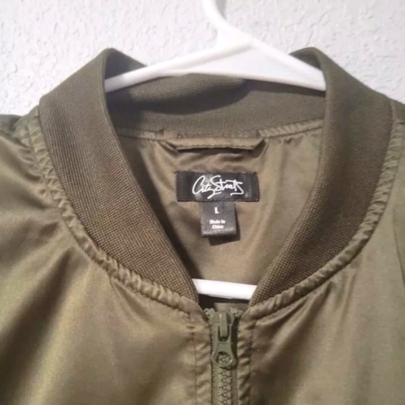CITY STREETS OLIVE GREEN BOMBER JACKET - SIZE LARGE - Picture 4 of 4